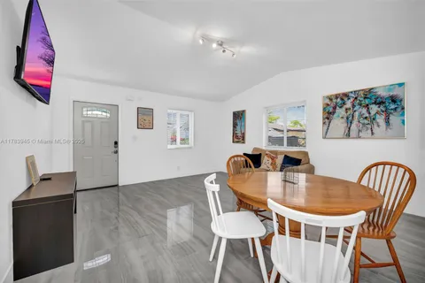 326 SW 14th St # 4, Dania Beach FL 33004