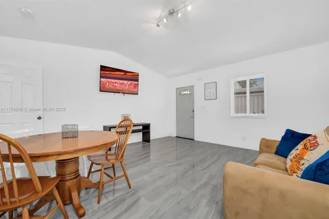 326 SW 14th St # 4, Dania Beach FL 33004