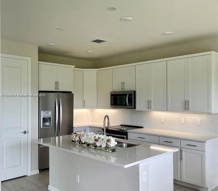 4615 Greenway Dr, Hollywood FL 33021