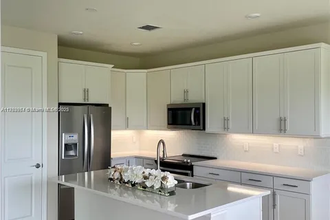 4615 Greenway Dr, Hollywood FL 33021