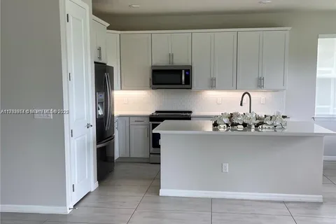 4615 Greenway Dr, Hollywood FL 33021