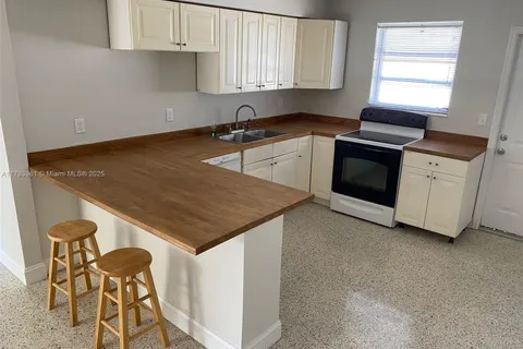 813 SW 7th Ave # 2, Hallandale Beach FL 33009