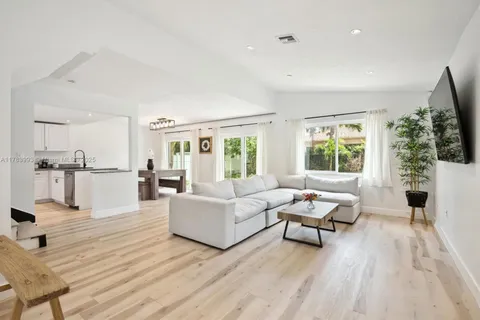 10560 La Placida Dr, Coral Springs FL 33065