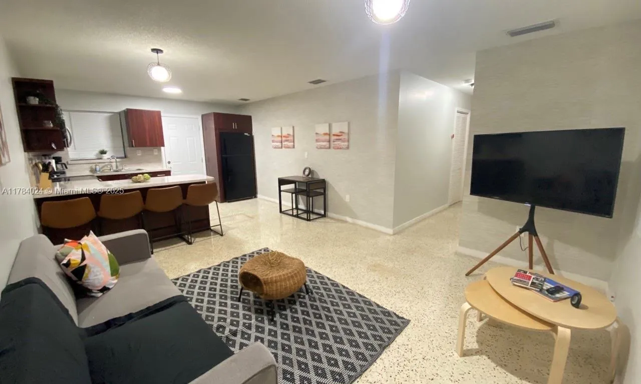 1645 SW 7th St # 4, Miami FL 33135