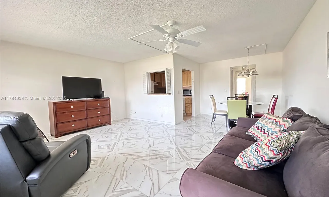 569 N Fanshaw  N # 569, Boca Raton FL 33434