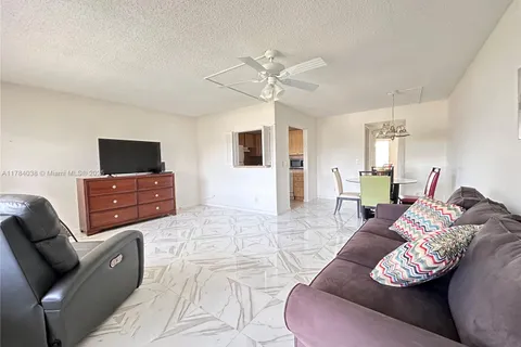569 N Fanshaw  N # 569, Boca Raton FL 33434