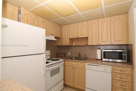 569 N Fanshaw  N # 569, Boca Raton FL 33434