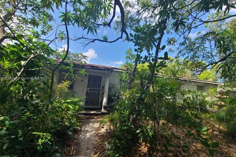2001 NW 183rd St, Miami Gardens FL 33056