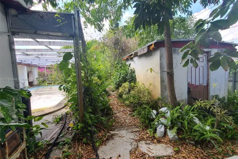 2001 NW 183rd St, Miami Gardens FL 33056