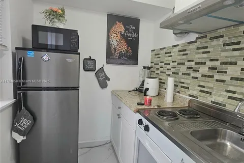 1114 NW 76th St # 1, Miami FL 33150