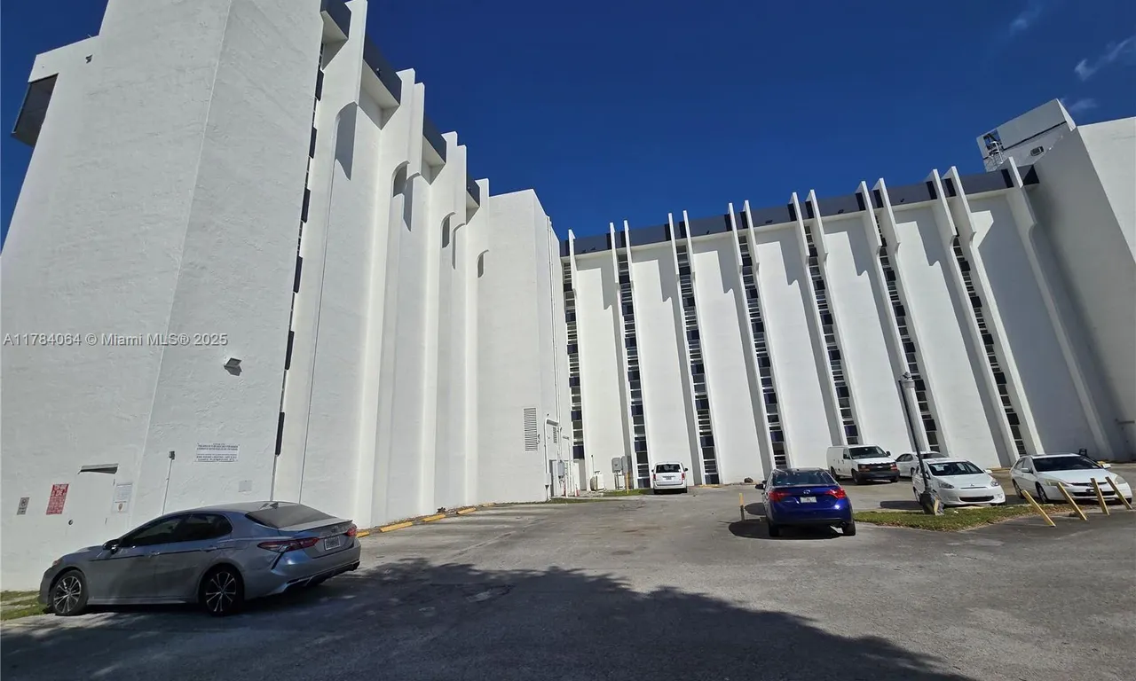 9682 Fontainebleau Blvd # 410, Miami FL 33172