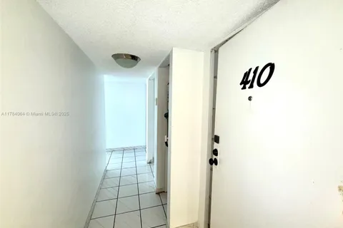 9682 Fontainebleau Blvd # 410, Miami FL 33172