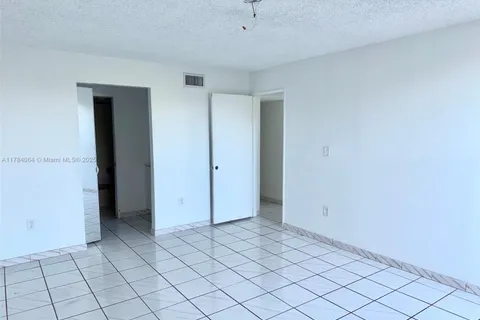 9682 Fontainebleau Blvd # 410, Miami FL 33172