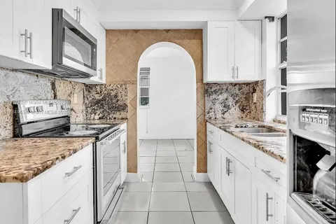 936 NE 132nd St, North Miami FL 33161