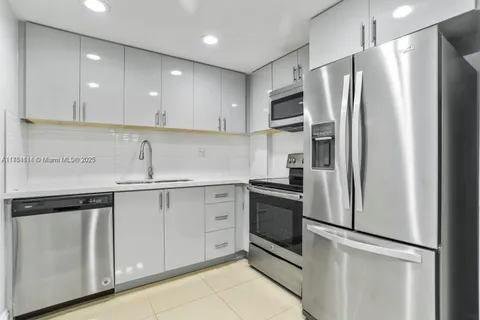 1913 S Ocean Dr # 121, Hallandale Beach FL 33009