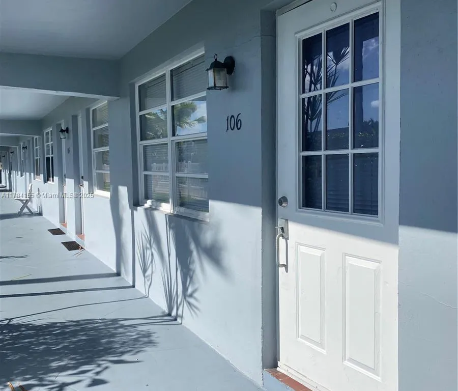 701 Pine Dr # 106, Pompano Beach FL 33060