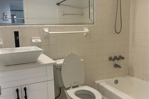701 Pine Dr # 106, Pompano Beach FL 33060