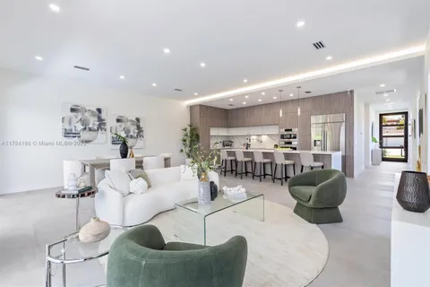 2431 NE 18th St, Fort Lauderdale FL 33305