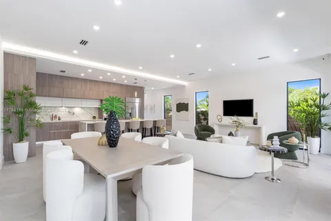 2431 NE 18th St, Fort Lauderdale FL 33305