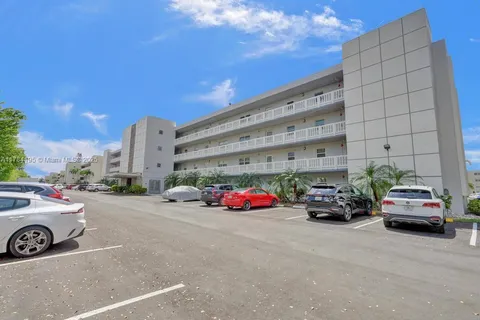 314 SE 10th St # 403, Dania Beach FL 33004