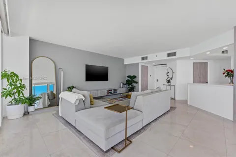 7330 Ocean Ter # B, Miami Beach FL 33141