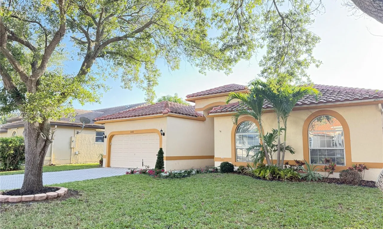 5352 NW 57th Ter, Coral Springs FL 33067