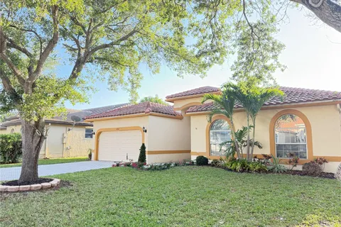 5352 NW 57th Ter, Coral Springs FL 33067