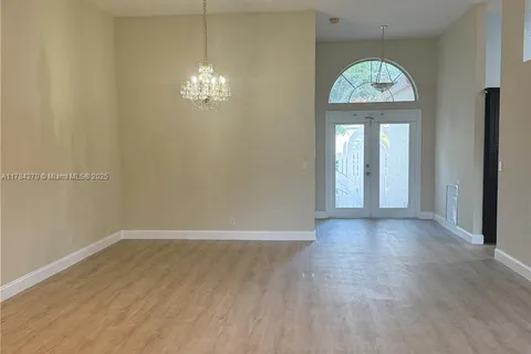 5352 NW 57th Ter, Coral Springs FL 33067