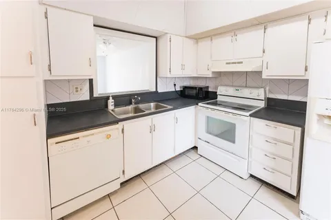410 NW 68th Ave # 205, Plantation FL 33317