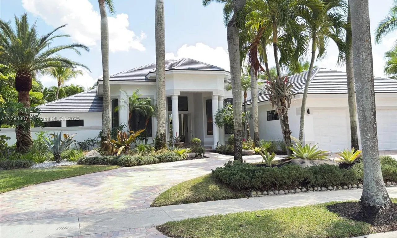 2486 Poinciana Ct, Weston FL 33327