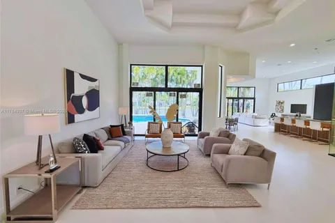 2486 Poinciana Ct, Weston FL 33327