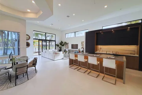 2486 Poinciana Ct, Weston FL 33327