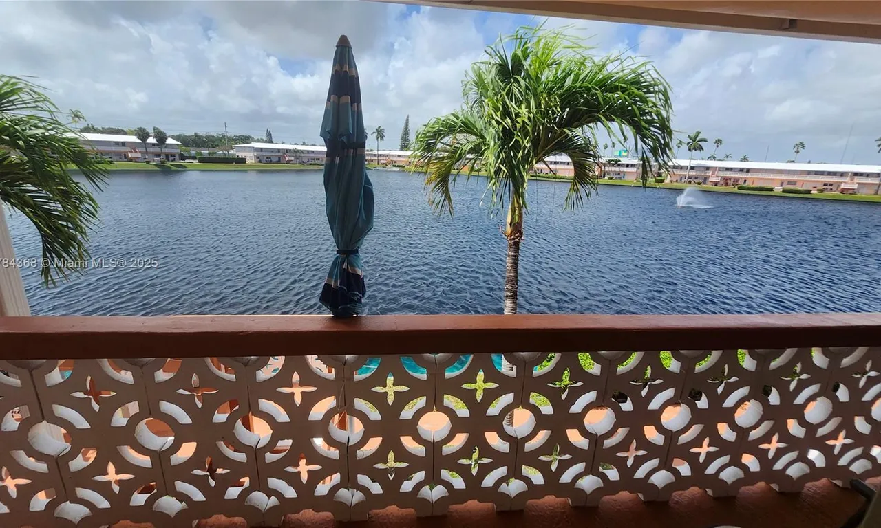 900 SW 10th Ter # 21S, Hallandale Beach FL 33009