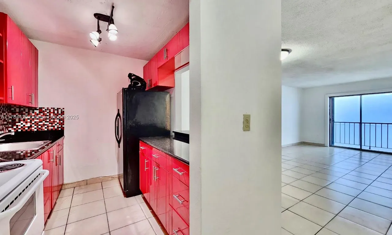 424 SW 7th St # 403, Miami FL 33130
