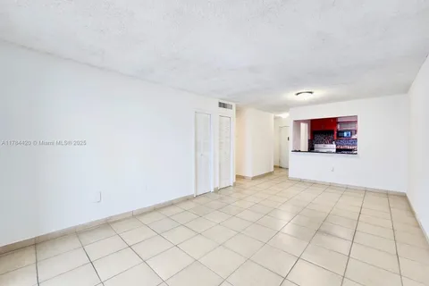 424 SW 7th St # 403, Miami FL 33130