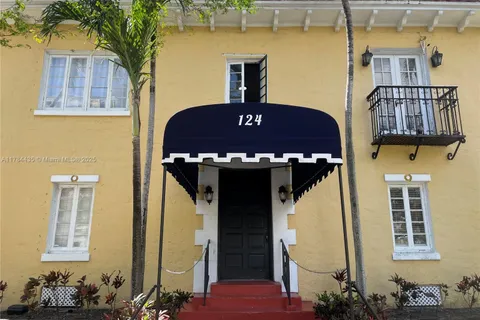 124 Mendoza Ave # 3, Coral Gables FL 33134