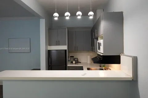 124 Mendoza Ave # 3, Coral Gables FL 33134