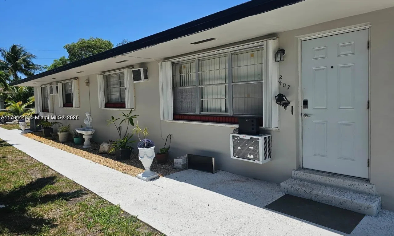 2407 Cleveland # 2407, Hollywood FL 33020