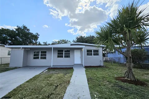 272 NW 30th Ter, Fort Lauderdale FL 33311