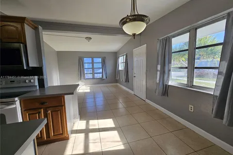 272 NW 30th Ter, Fort Lauderdale FL 33311
