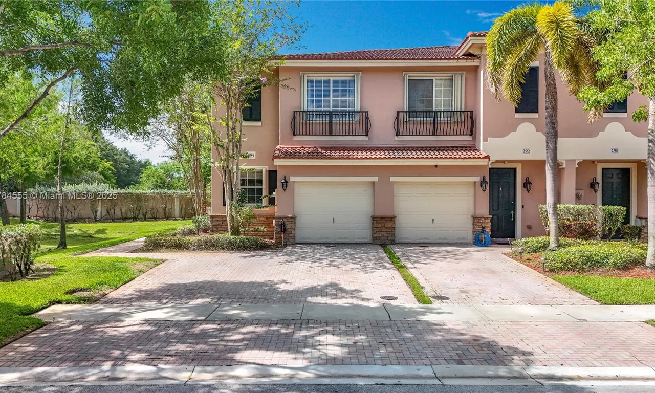 294 Las Brisas Cir, Sunrise FL 33326