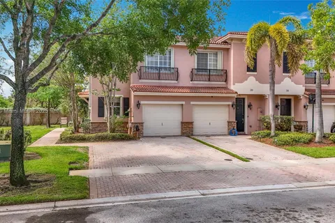 294 Las Brisas Cir, Sunrise FL 33326