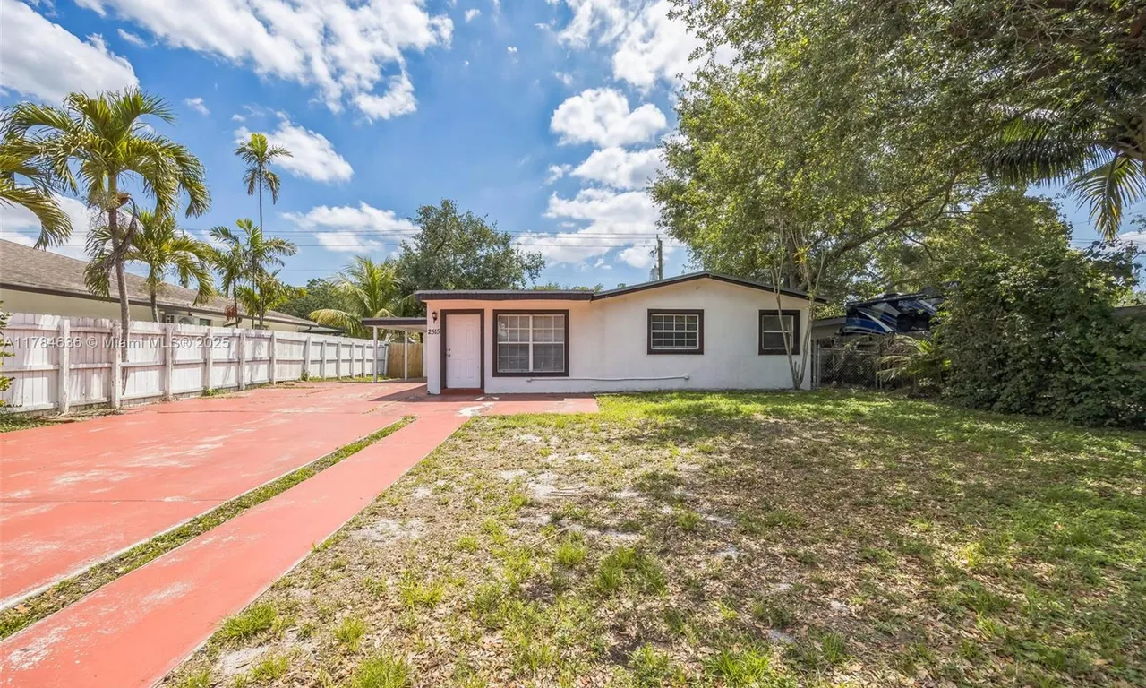 2515 N 66th Ave, Hollywood FL 33024