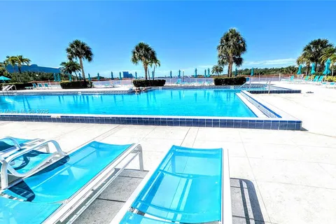 300 Bayview Dr # 206, Sunny Isles Beach FL 33160