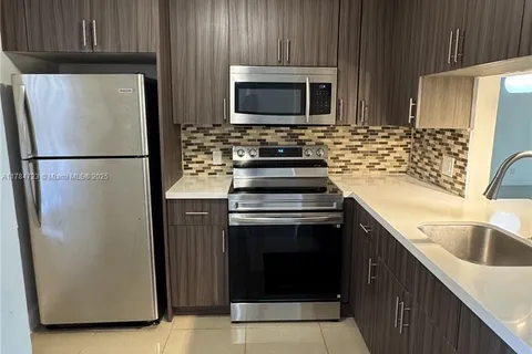1025 Country Club Dr # 305, Margate FL 33063