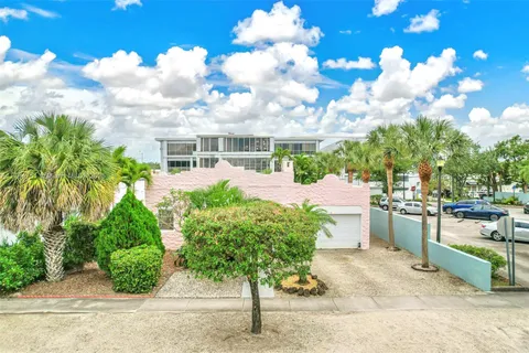 736 NE 126th St, North Miami FL 33161