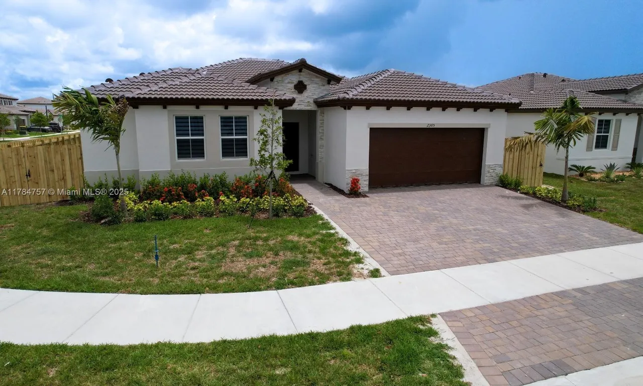 2305 SE 29th CT # 2305, Homestead FL 33035