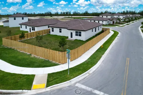 2305 SE 29th CT # 2305, Homestead FL 33035