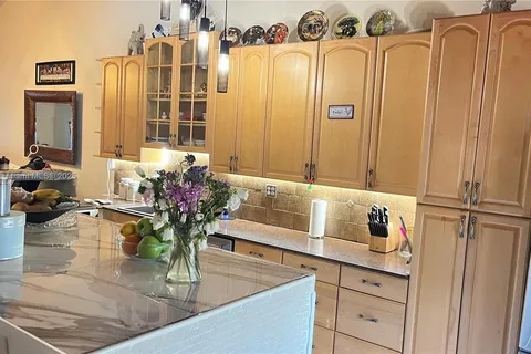10110 Acorn Ln, Pembroke Pines FL 33026