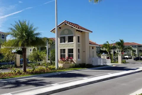 290 NW 109th Ave # 216, Miami FL 33172